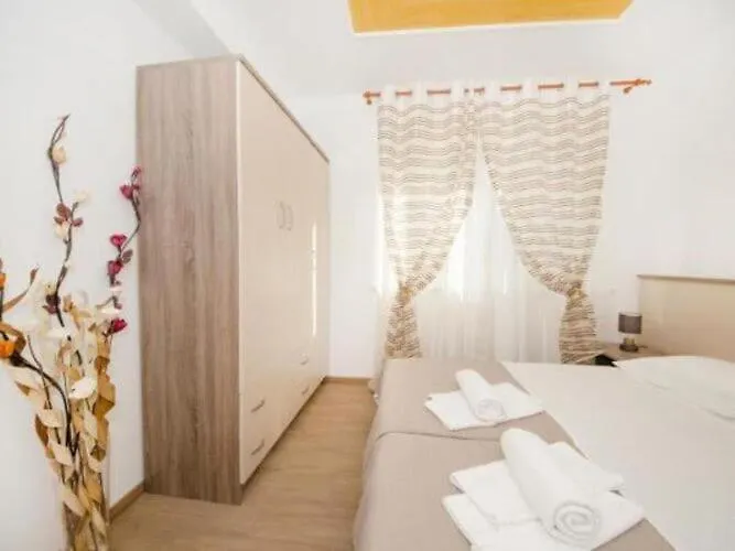 Apartment Mia St - A3 *